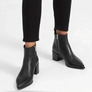 Everlane The Boss black pebbled leather zip up boots pointed toe block heel 5.5